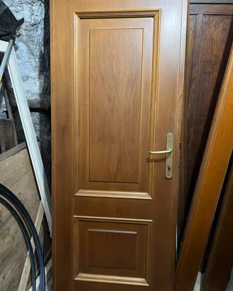 Porte in legno di noce