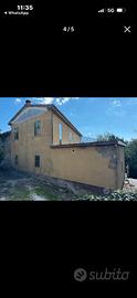 Casale rustico e terreno