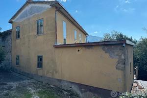 Casale rustico e terreno