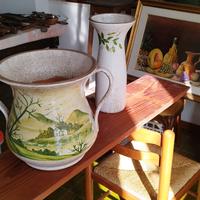 Vasi in terracotta dipinti a mano