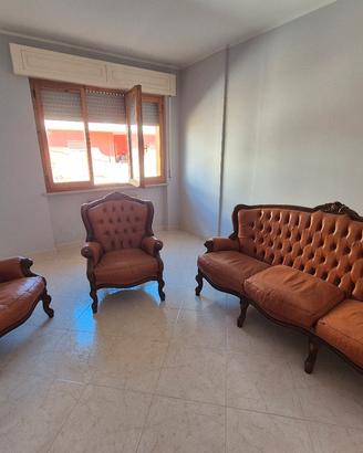 DIVANI IN PELLE VINTAGE