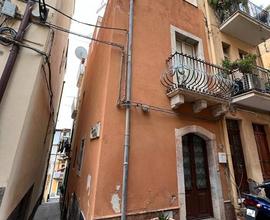 Palazzetto con terrazza (Zona Porta Catania)