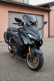 TMAX 560 Tech Max Petrol 2023 solo 2.300 km.
