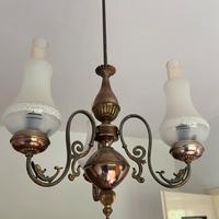 Lampadario vintage in ottone e vetro opalino