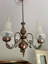 Lampadario vintage in ottone e vetro opalino