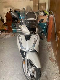 Honda SH 125i anno 2023, bianco opaco