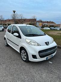  Peugeot 107 