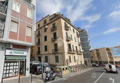 3 LOCALI A NAPOLI