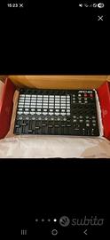 Console AKAI Professional APC40.  - Colore nero. -