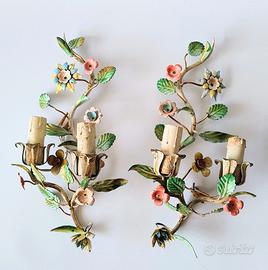 Coppia di applique fiorentine in metallo , fiori