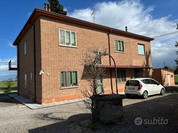 Villa Padronale libera su 4 lati con giardino.