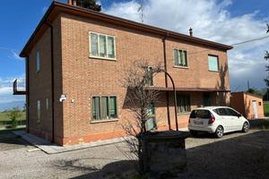 Villa Padronale libera su 4 lati con giardino.