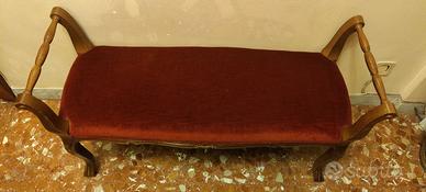 Panca in velluto rosso e legno massello priva di d