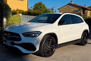 Mercedes-Benz GLA 180d AMG Premium (Garanzia 2029)