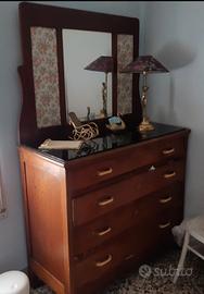 Camera da letto antica in legno 