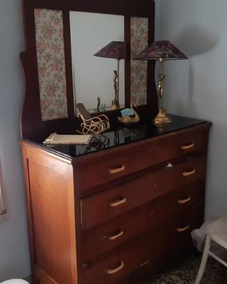 Camera da letto antica in legno 