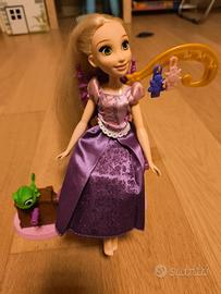 Rapunzel e Pascal al salone di bellezza