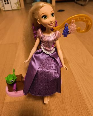 Rapunzel e Pascal al salone di bellezza