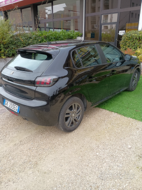 Peugeot 208 a benzina