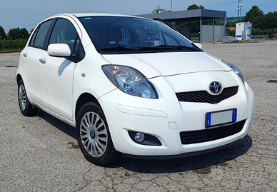 TOYOTA  Yaris