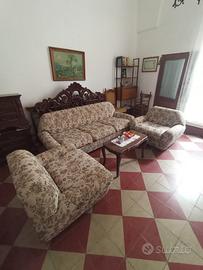 Divano-letto e poltrone stile antico