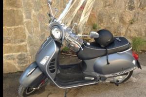 Vespa gts Piaggio 300 grigia opaca