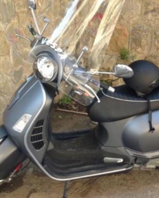 Vespa gts Piaggio 300 grigia opaca