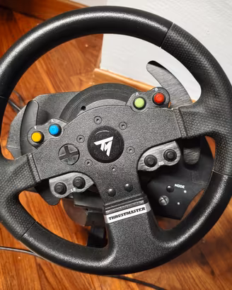 volante Thrusmaster e pedaliera