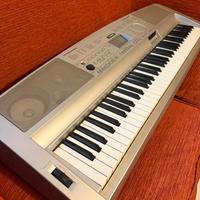 Pianola yamaha portable grand DGX 300