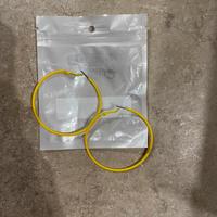 Orecchini a cerchio gialli