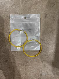 Orecchini a cerchio gialli