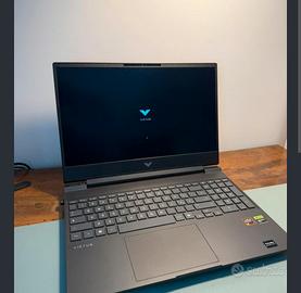 Notebook gaming Ryzen 7 AI 350 RTX 5060 16GB DDR5