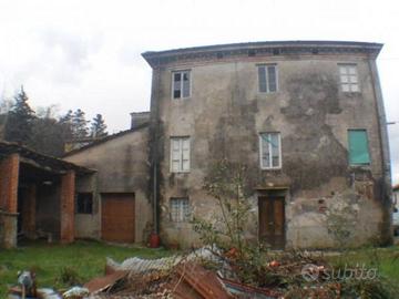 Rustico / Casale di 343 m² con più di 5 locali a L