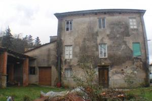 Rustico / Casale di 343 m² con più di 5 locali a L
