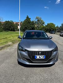 Peugeot 208 praticamente nuova con 9400km