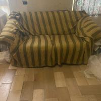 Divanetto due posti in tessuto