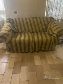 Divanetto due posti in tessuto