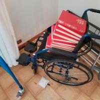 sedia a rotelle con accessori