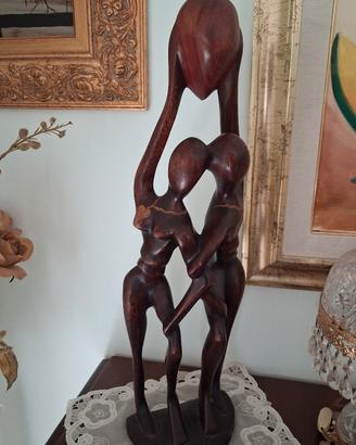 Statue in legno