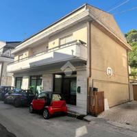 NEGOZIO A ROSETO DEGLI ABRUZZI
