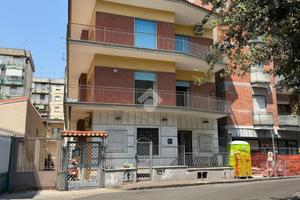 4 LOCALI A GIUGLIANO IN CAMPANIA