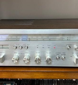 Akai AA-1050 - Akai AM-2600 - Akai AM-2800