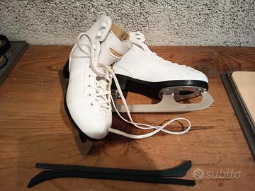 Pattini da ghiaccio bambina