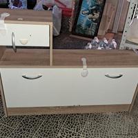 scarpiera con cassetto porta oggetti.