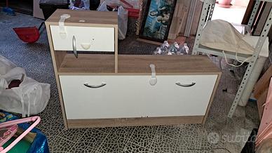 scarpiera con cassetto porta oggetti.