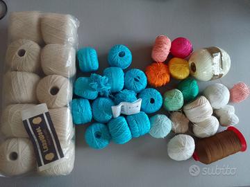 Mix fili per uncinetto.