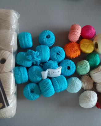 Mix fili per uncinetto.