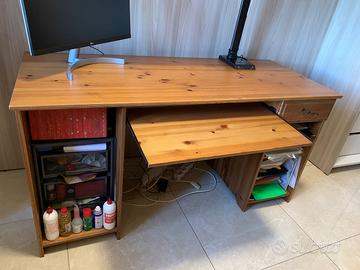 Scrivania in legno