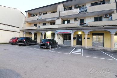 NEGOZIO A PORTICO DI CASERTA