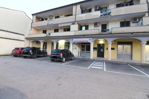 NEGOZIO A PORTICO DI CASERTA